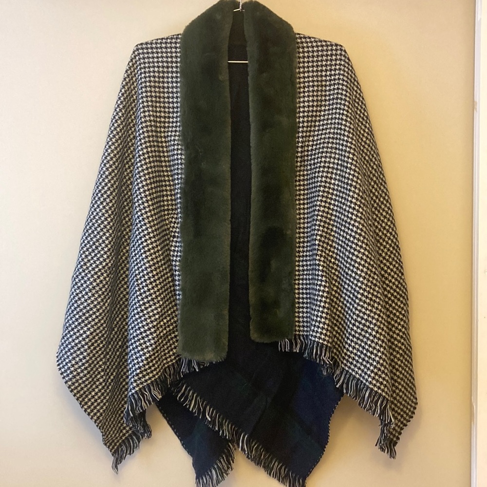 Reversible fur trim cape